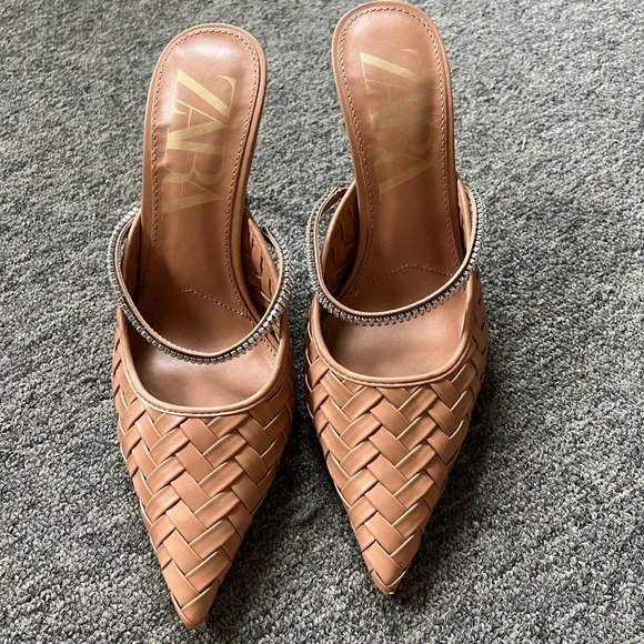 ZARA Nude Woven Mule Pointed Toe Rhinestone Strap Mule Size 39 - Picture 2 of 12